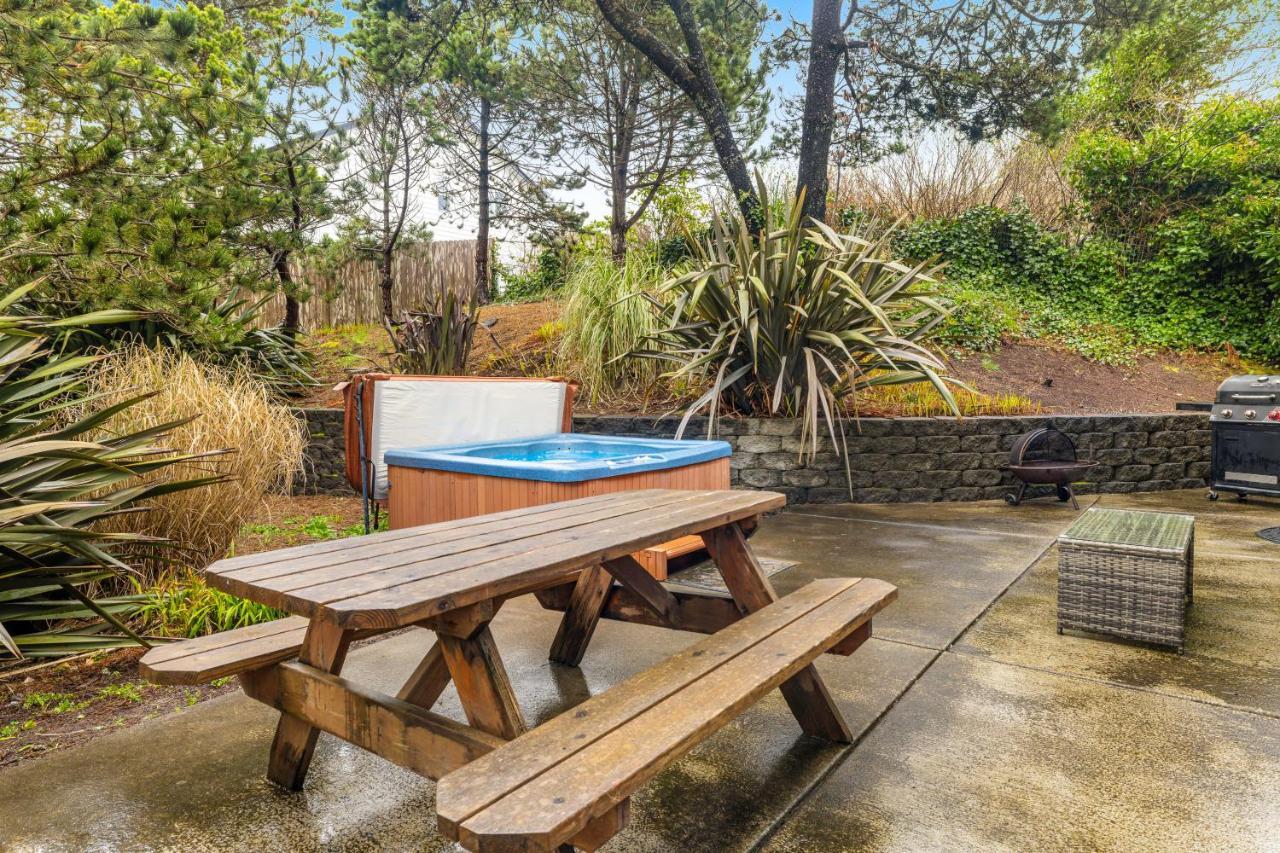 Gone Coastal Villa Lincoln City Bagian luar foto