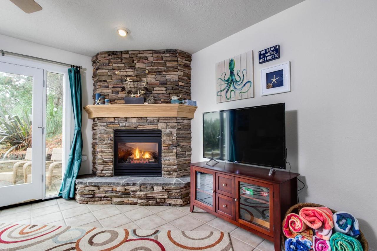 Gone Coastal Villa Lincoln City Bagian luar foto