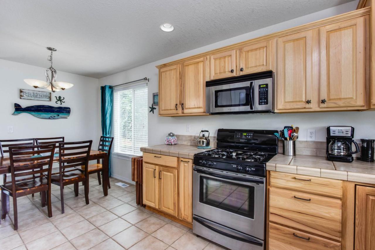 Gone Coastal Villa Lincoln City Bagian luar foto
