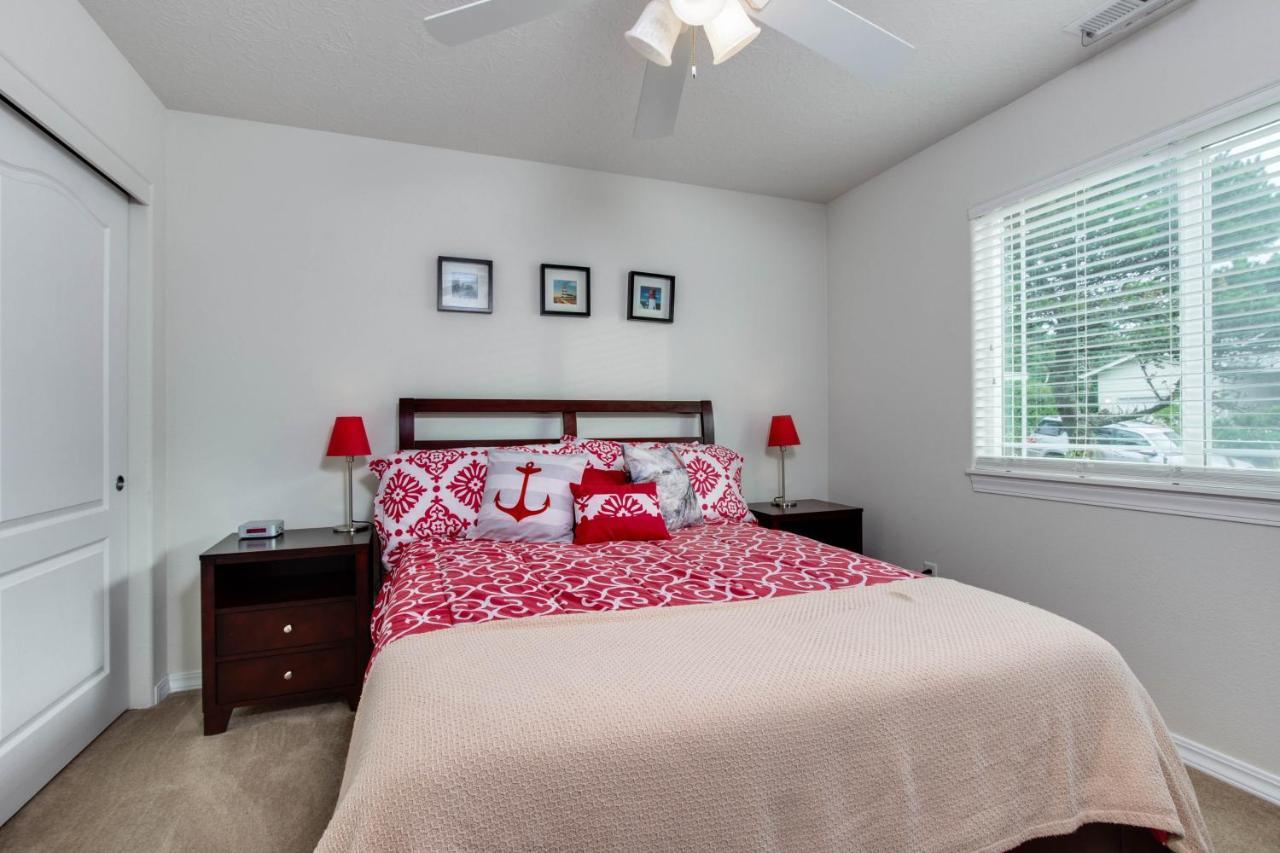 Gone Coastal Villa Lincoln City Bagian luar foto