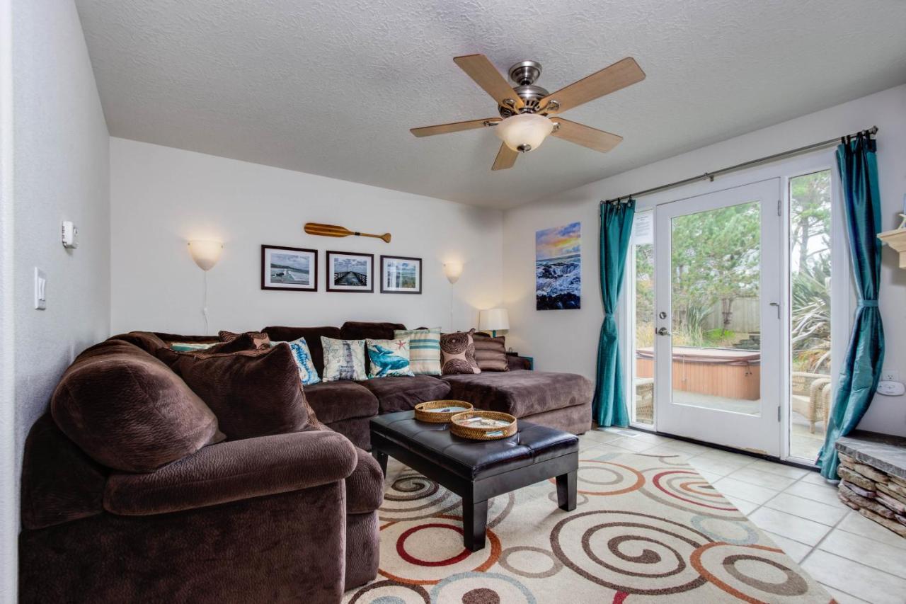 Gone Coastal Villa Lincoln City Bagian luar foto