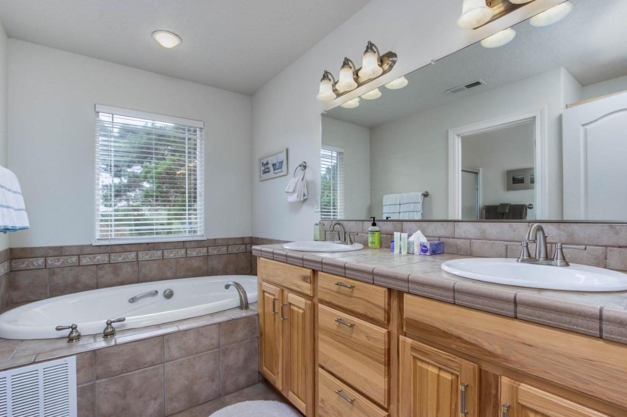 Gone Coastal Villa Lincoln City Bagian luar foto