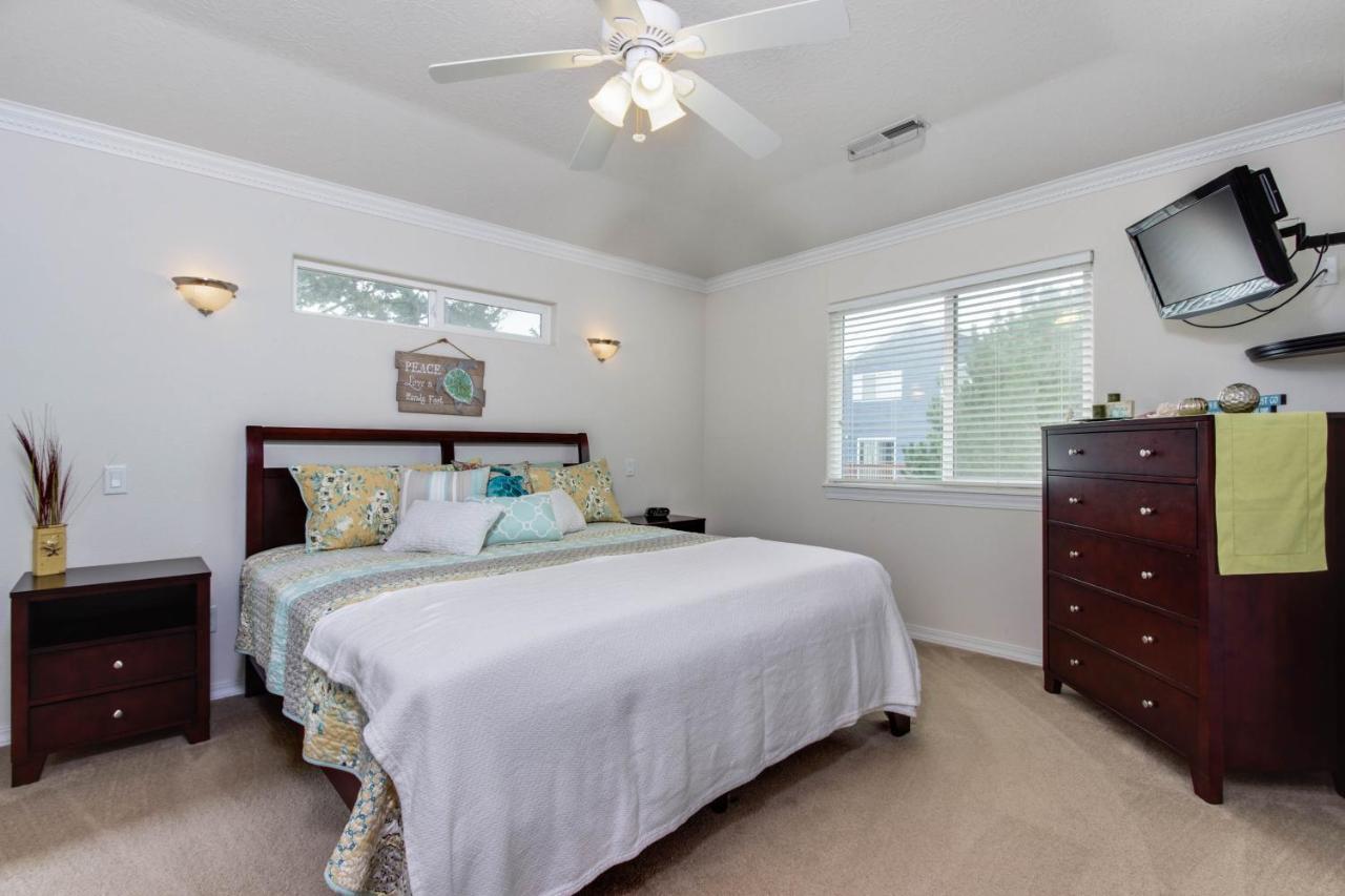 Gone Coastal Villa Lincoln City Bagian luar foto