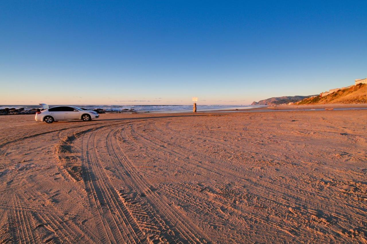 Gone Coastal Villa Lincoln City Bagian luar foto